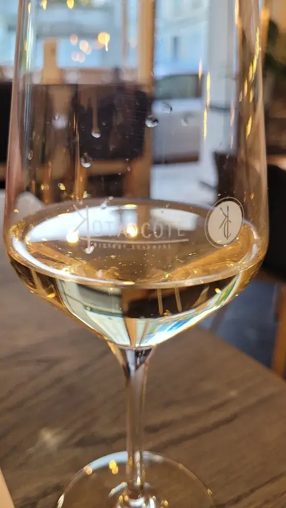 Eliza TheOne_KOTA'COTE_Crécy-la-Chapelle_review