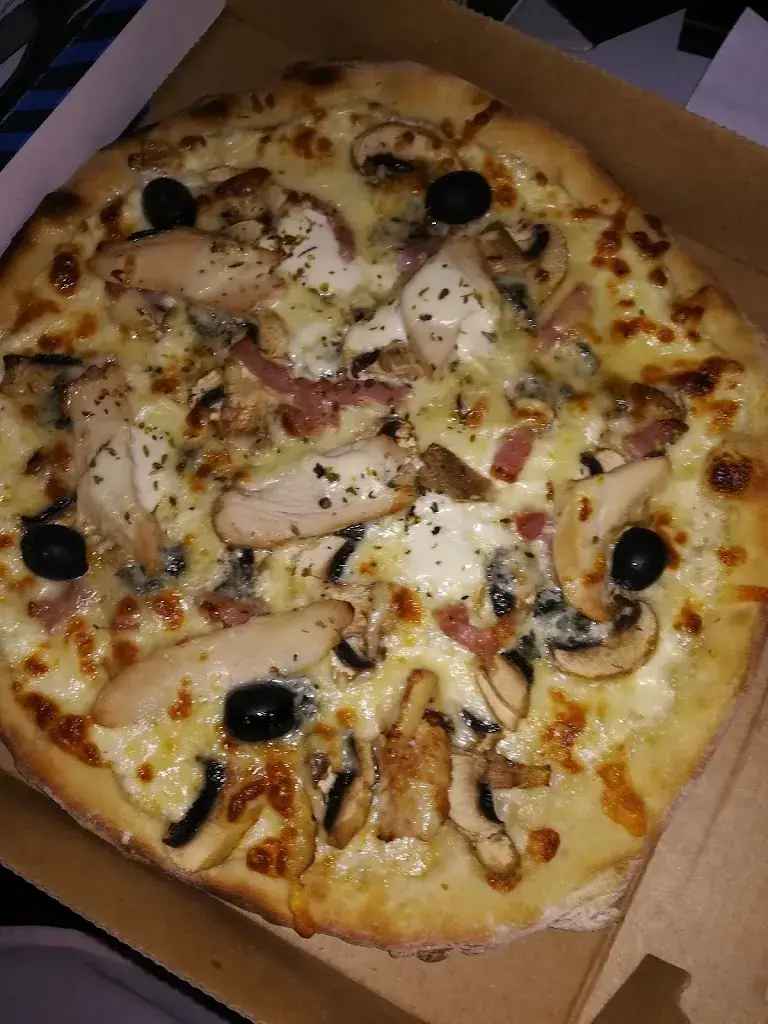 Kelly D_Pizza Napoli_Hardricourt_review