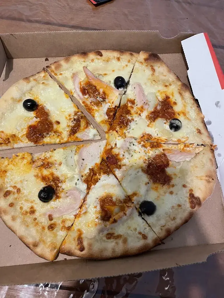 Pizza Napoli_Hardricourt_slider_image_2