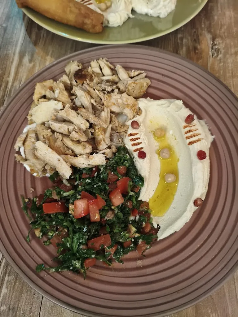 Greg Kazmierczak_Maison Beirut_Meulan-en-Yvelines_review