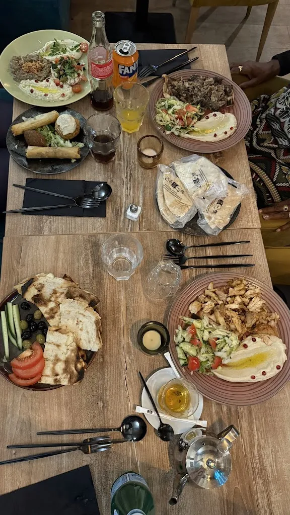 Renata Carvalho_Maison Beirut_Meulan-en-Yvelines_review