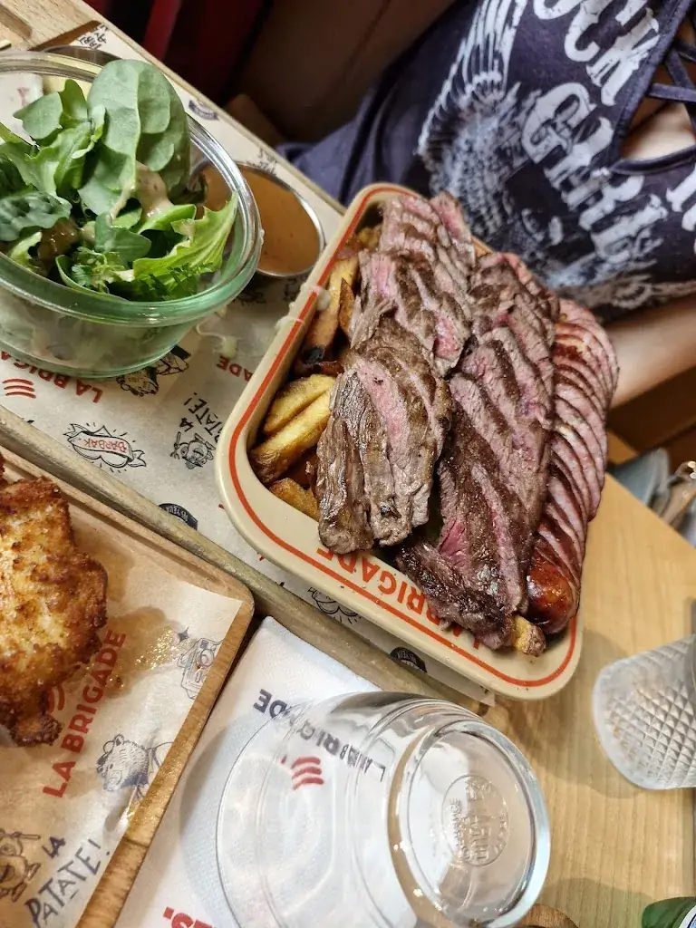 Raphael E.s_La Brigade - La Défense_Puteaux_review