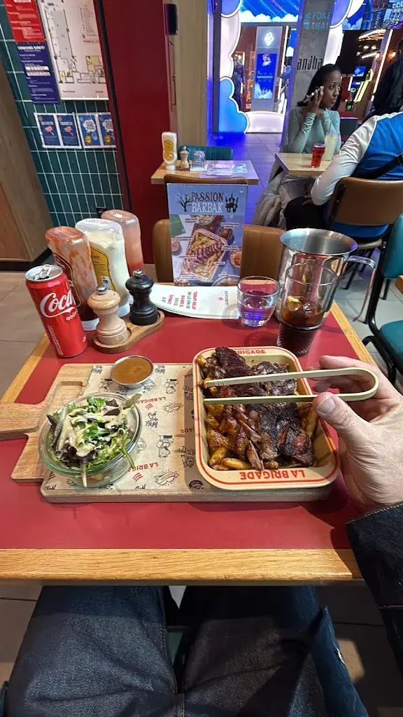 Bor Erng Chua_La Brigade - La Défense_Puteaux_review