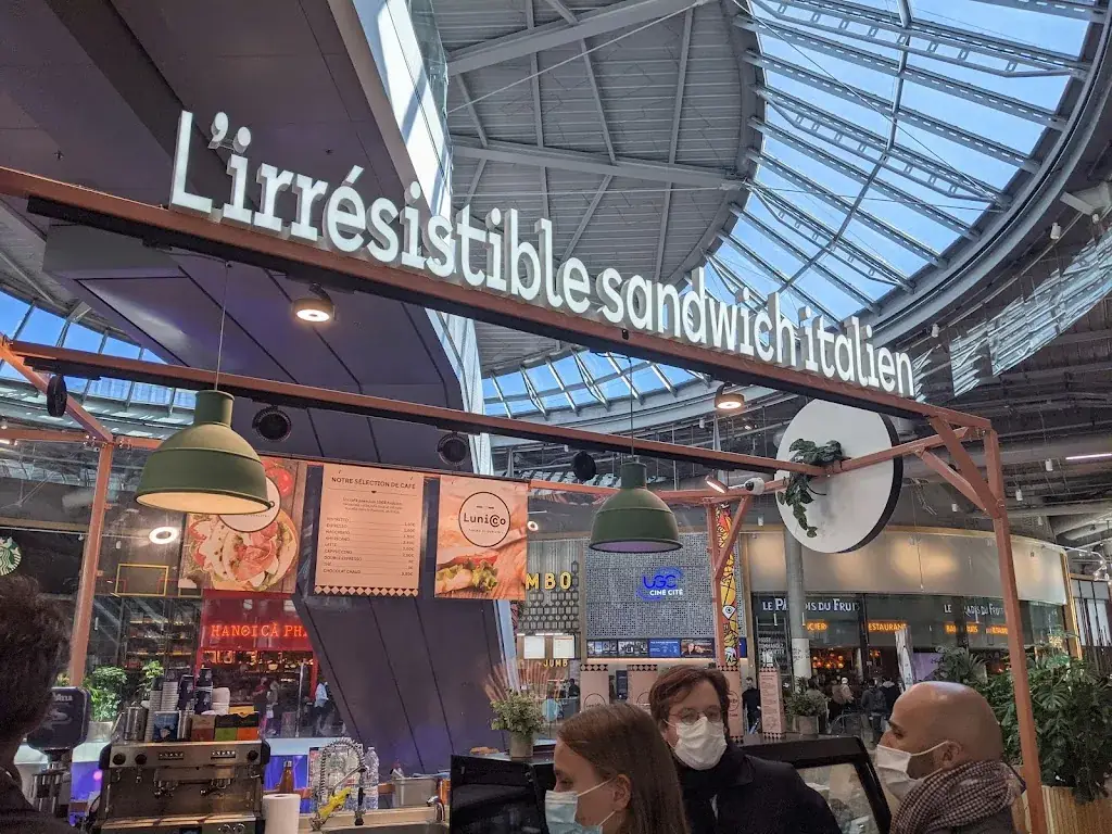 Lunicco restaurant in Puteaux