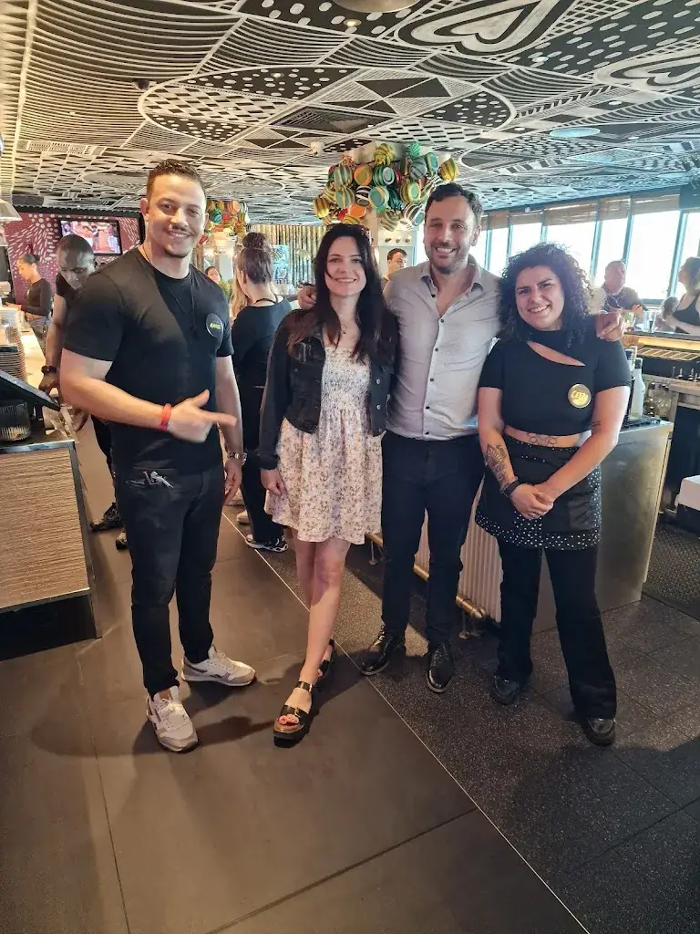 Matthew Reynolds_Mama Restaurant Paris La Défense_Puteaux_recensione