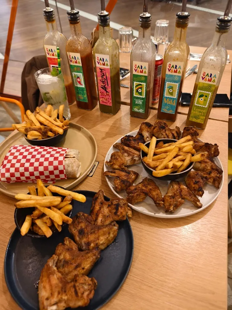 Ashish Kumar_CARAVANA CNIT - La Défense Westfield_Puteaux_recensione