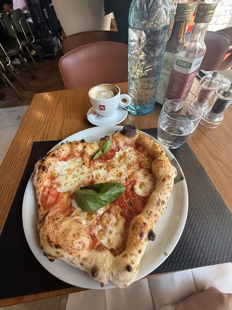 Janina Schwarz_Magnifiko – Restaurant italien à Ivry-sur-Seine_Ivry-sur-Seine_review
