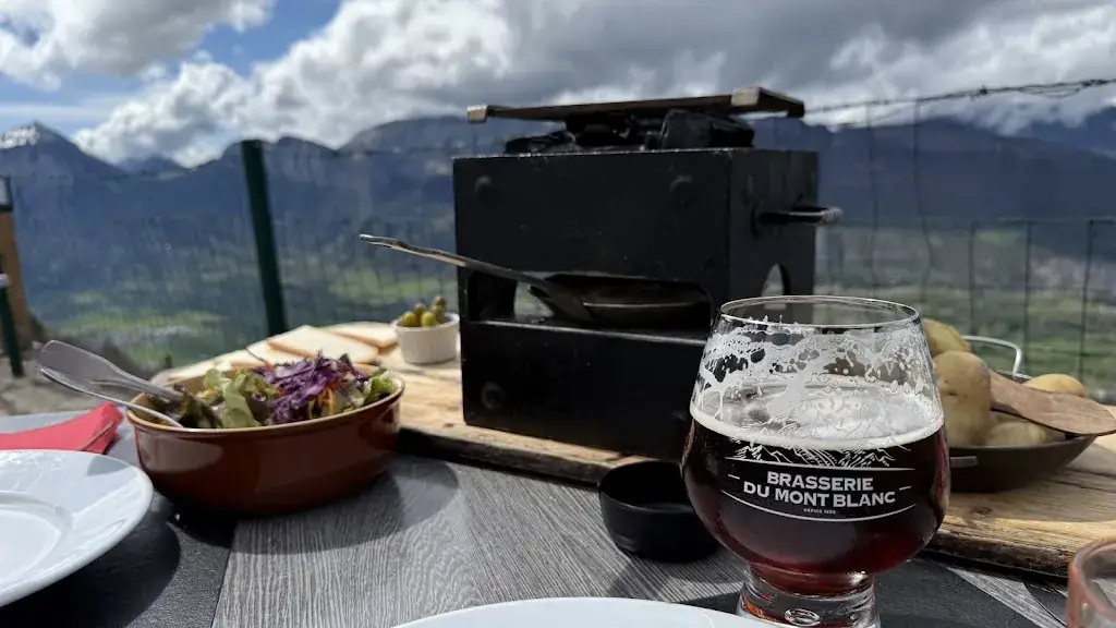 Adrian johnson_Chalet La Pricaz_Talloires-Montmin_review