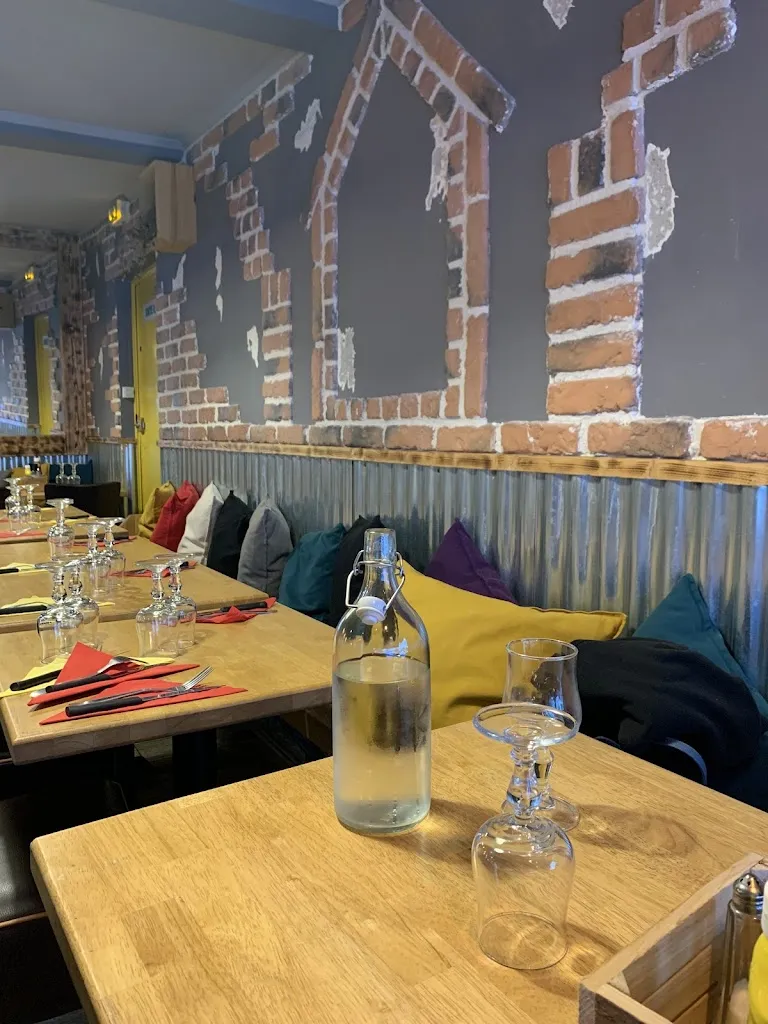 Evan Cindrich_Little kitchen_Ivry-sur-Seine_review