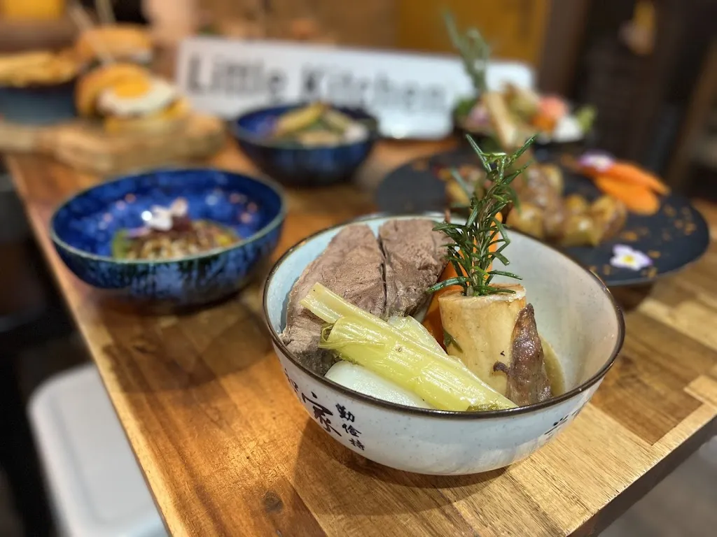 Little kitchen_Ivry-sur-Seine_slider_image_3