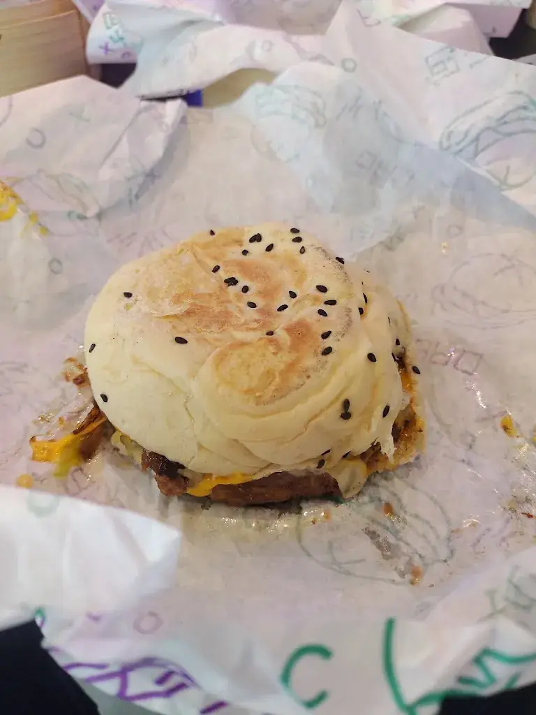 Amadeo Aguirre_Gomu_Ivry-sur-Seine_review