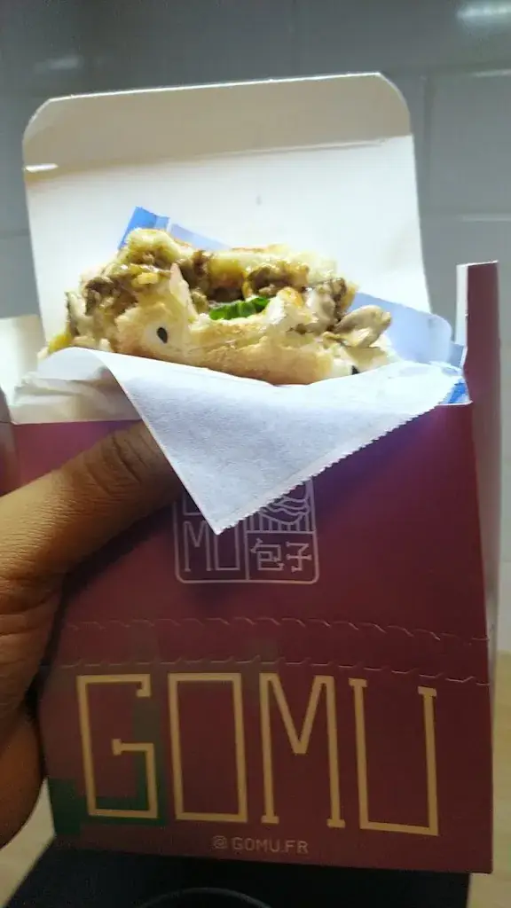 Udhedhe Olakpe_Gomu_Ivry-sur-Seine_review