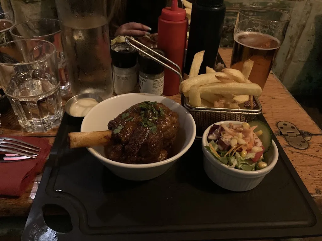 Matheus Neves_Le Village_Ivry-sur-Seine_review