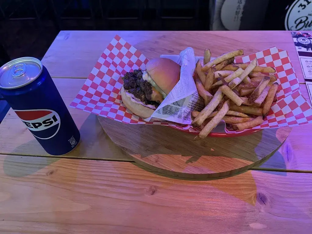 fan C_31 STREET BURGERS - 94200 IVRY_Ivry-sur-Seine_review