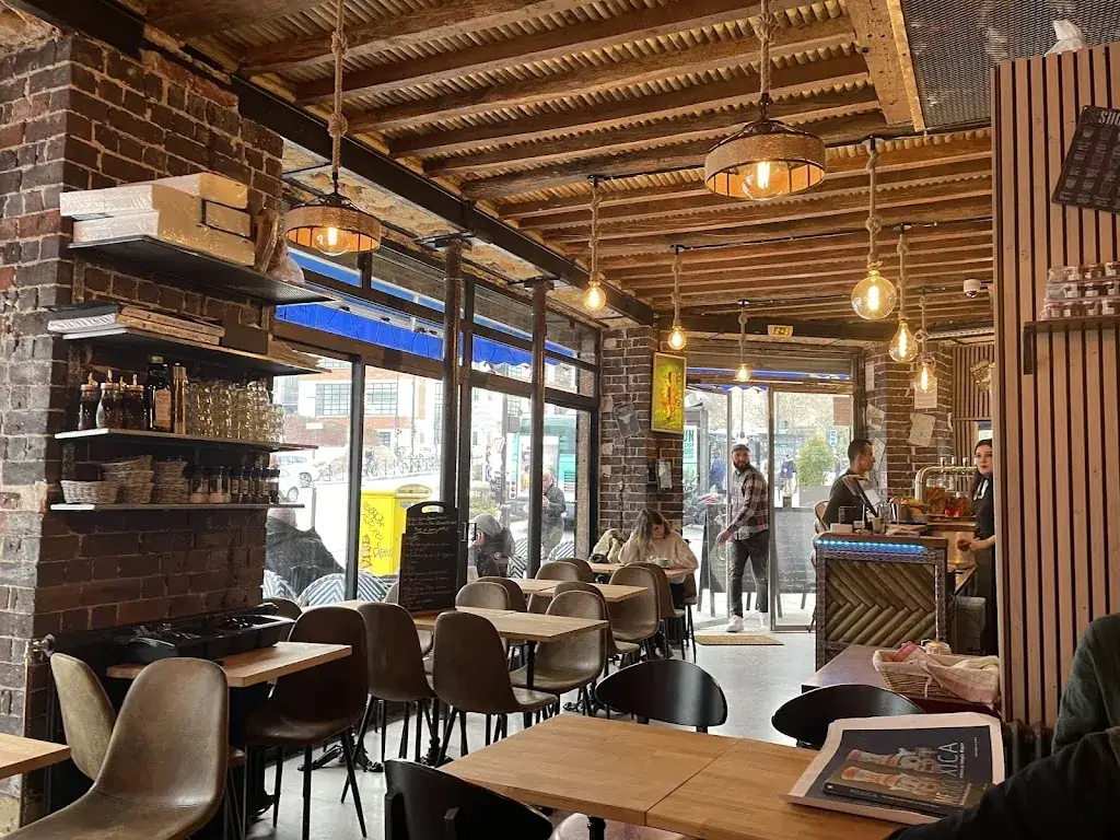 Le soleil restaurant in Ivry-sur-Seine