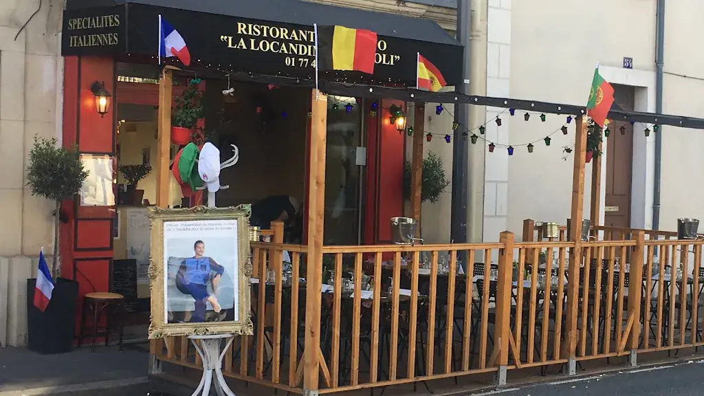 La Locandina Di Napoli_Issy-les-Moulineaux_slider_image_1