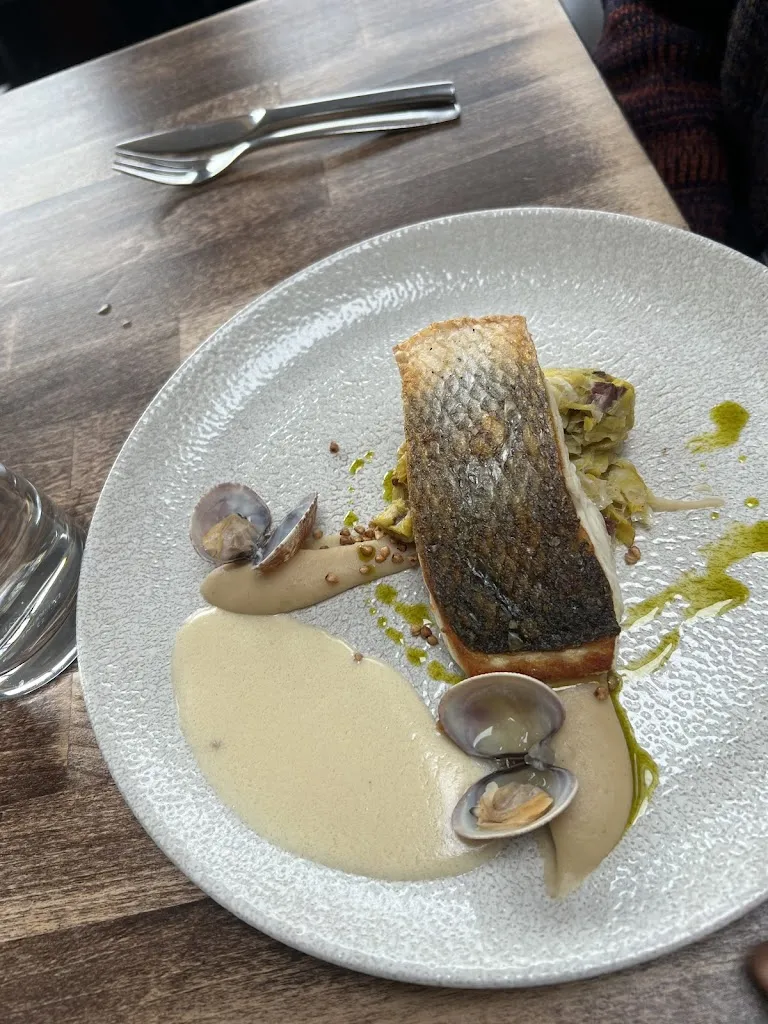 Zeina Kahhale_La Passerelle_Issy-les-Moulineaux_review