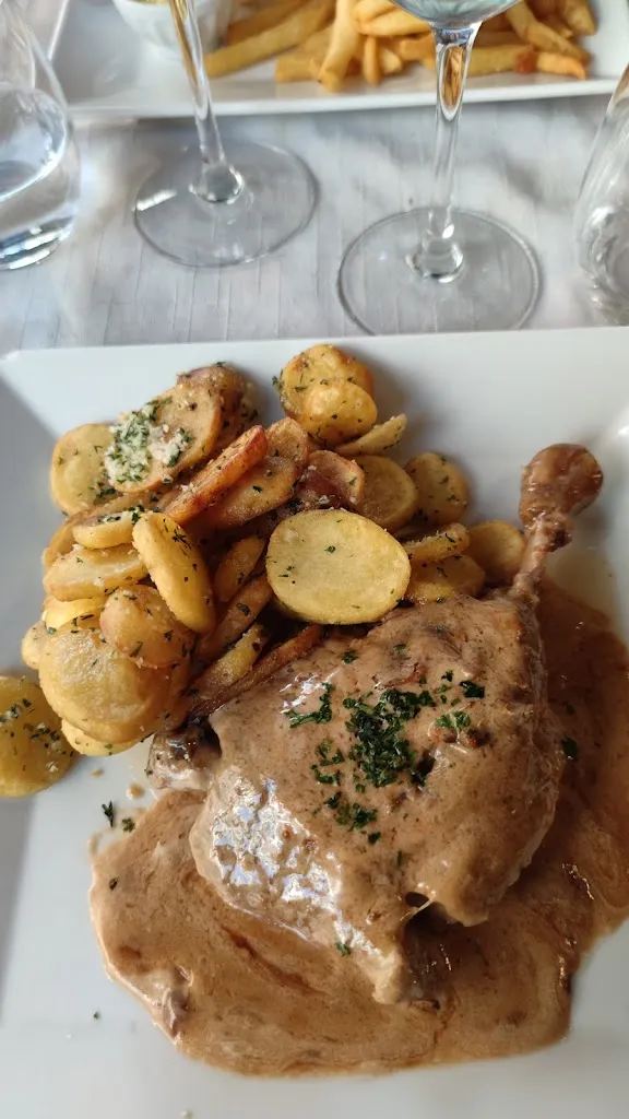 Lucie Damécourt_Le Petit Tonneau_Issy-les-Moulineaux_review