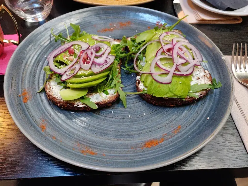 rd_Les Frangines_Issy-les-Moulineaux_review