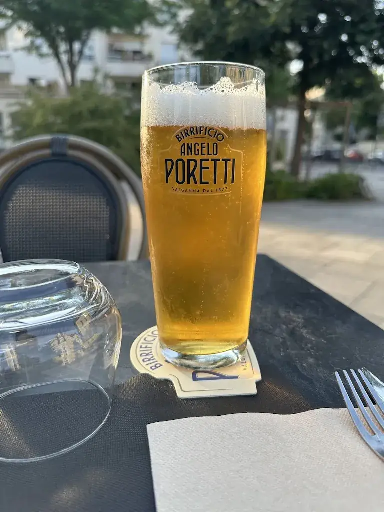 Philippe Lloret_Les Frangines_Issy-les-Moulineaux_review