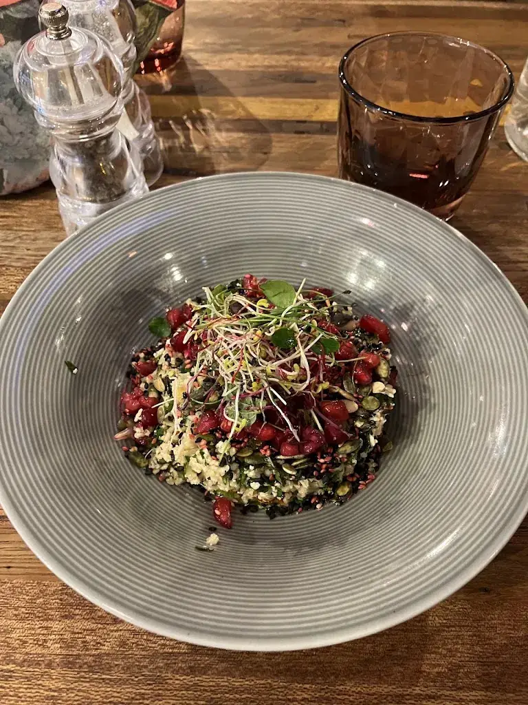 Yann Le Guyader_Le Nida_Issy-les-Moulineaux_review