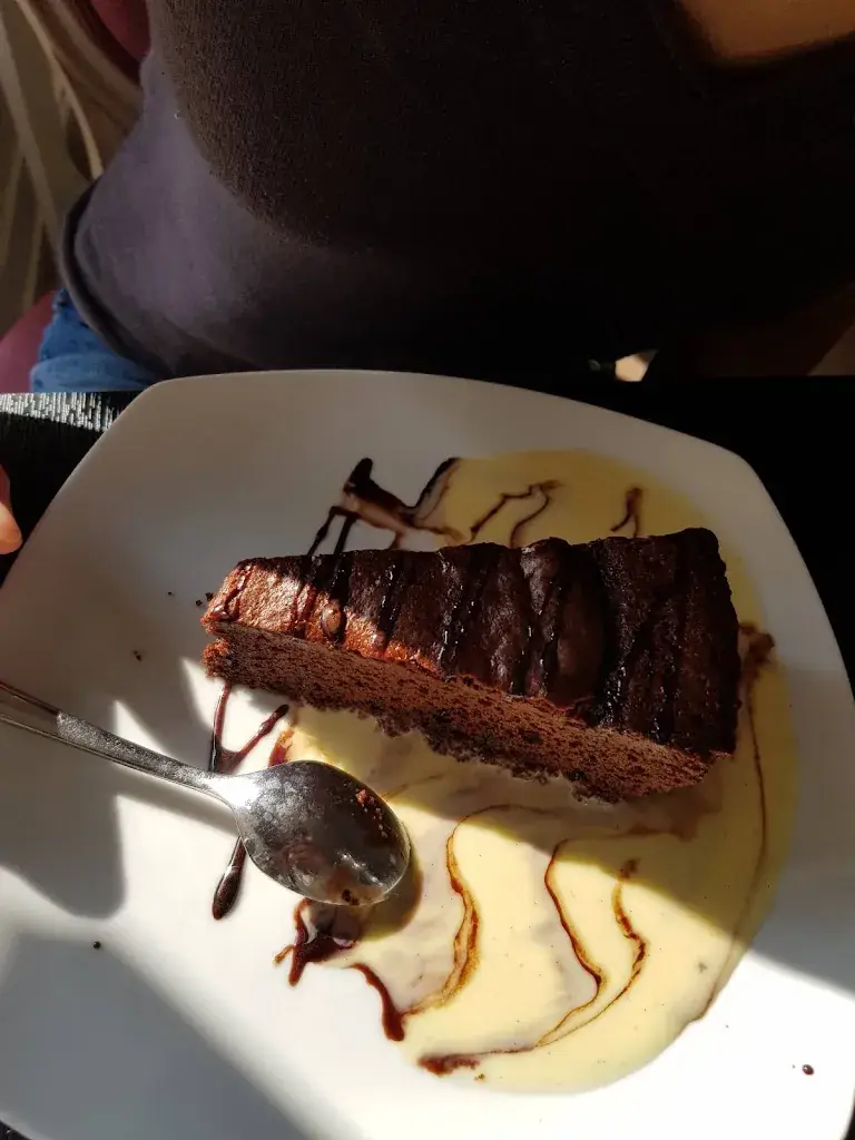 Emmanuel Benazet_Tavola Giulia _Issy-les-Moulineaux_review