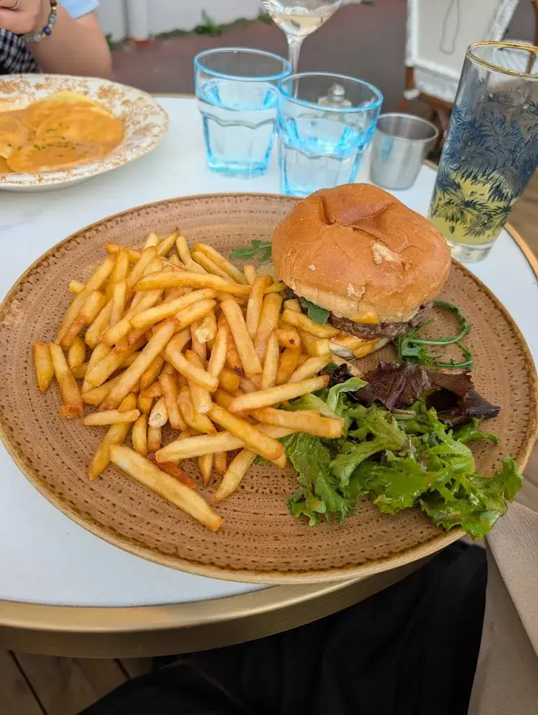 Tavola Giulia _Issy-les-Moulineaux_slider_image_3