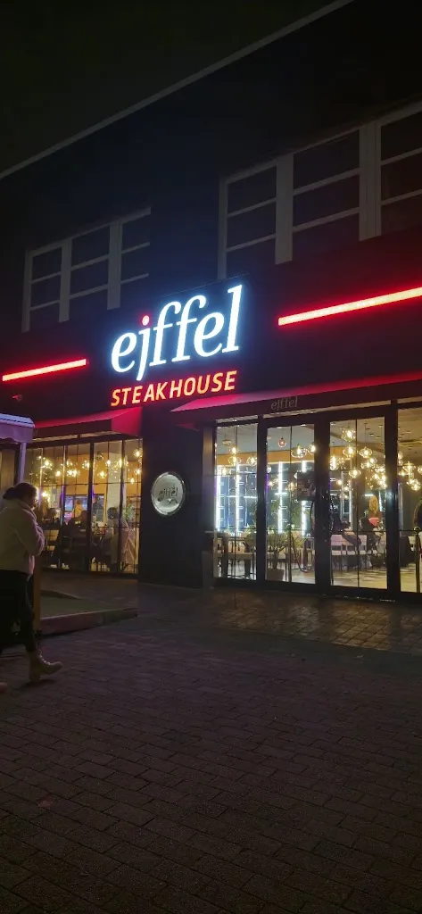 Komal Jabeen_Eiffel steakhouse_Goussainville_Bewertung