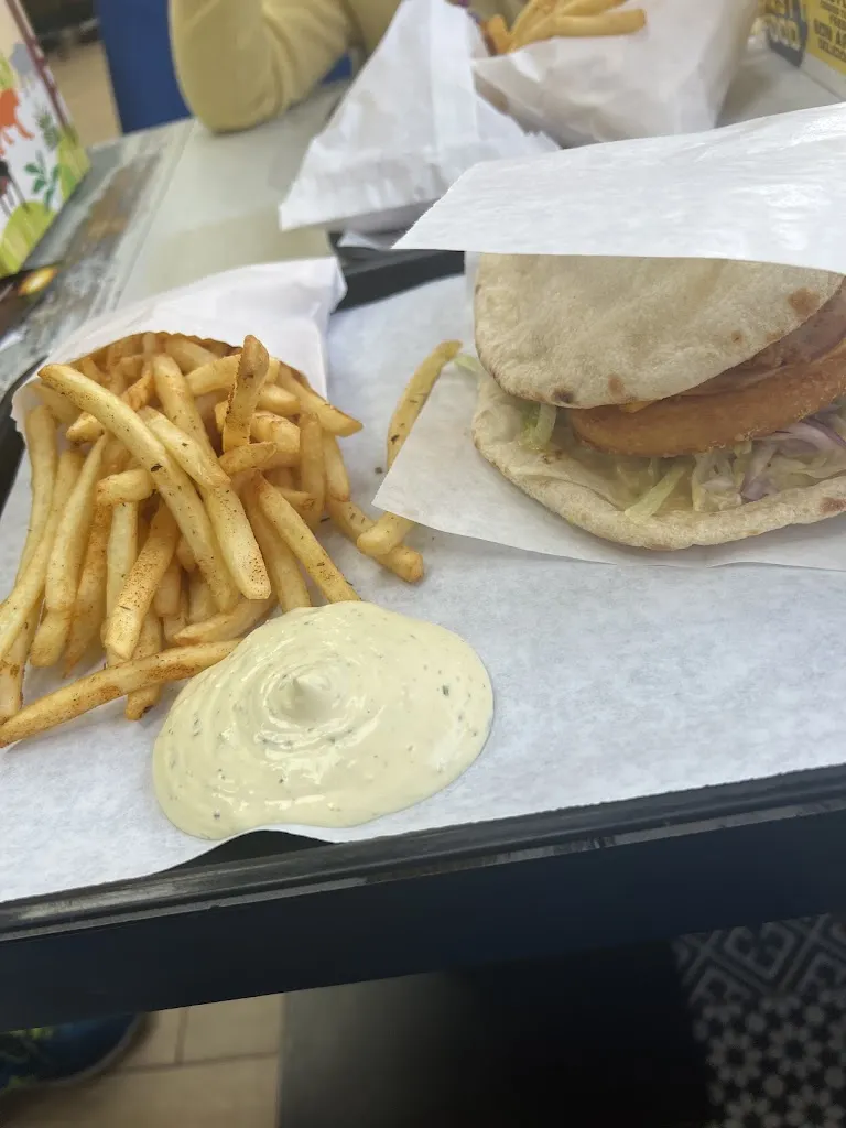 Maysha Mel_Street Point - Goussainville_Goussainville_review