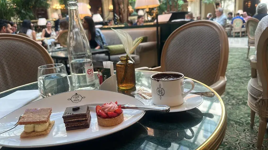 Sophia Alidrissi_Le Bar du Grand Hôtel - La Verrière_Paris_review