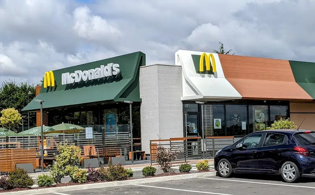 McDonald's restaurant in Ferté-Gaucher