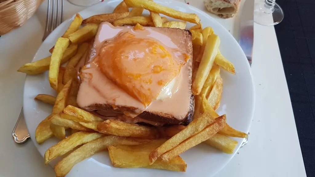 Dominique Aucouturier_Le Costa_Pecq_review