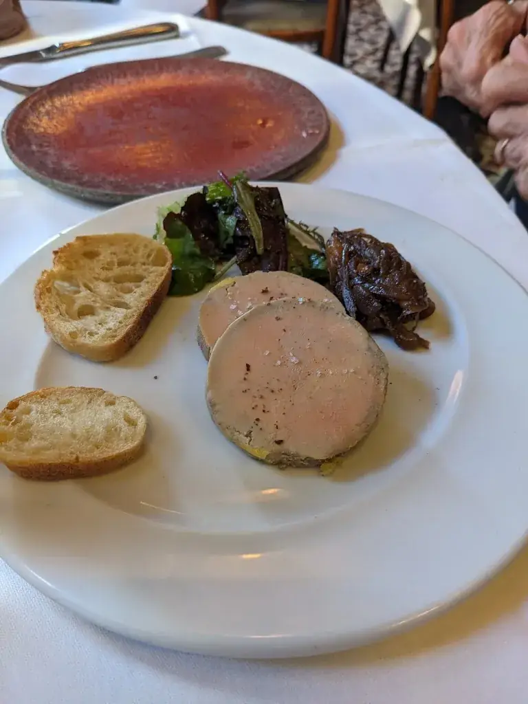 Taila Elbaz_Le Bel Ami_Vésinet_review