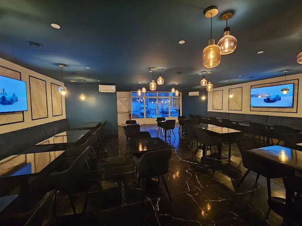 Golden dream restaurant in Thillay