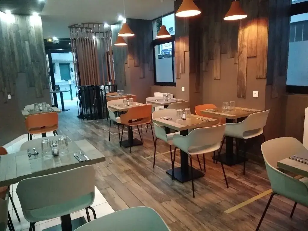 Le Petit Braise Restaurant in Garenne-Colombes