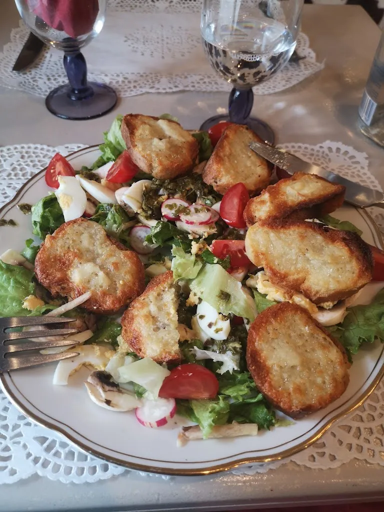 Lucie Desraimes_Le Mederic_Garenne-Colombes_review