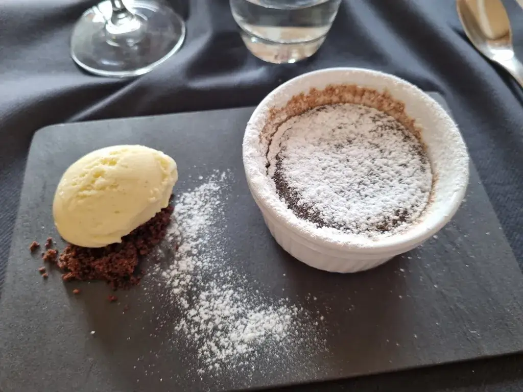 Stephanie Deville_La Table des 2L_Raucoules_reseña