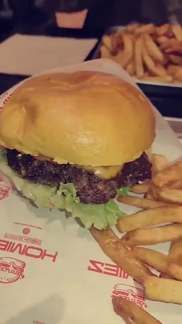 Homies Smash Burger_Pré-Saint-Gervais_slider_image_2