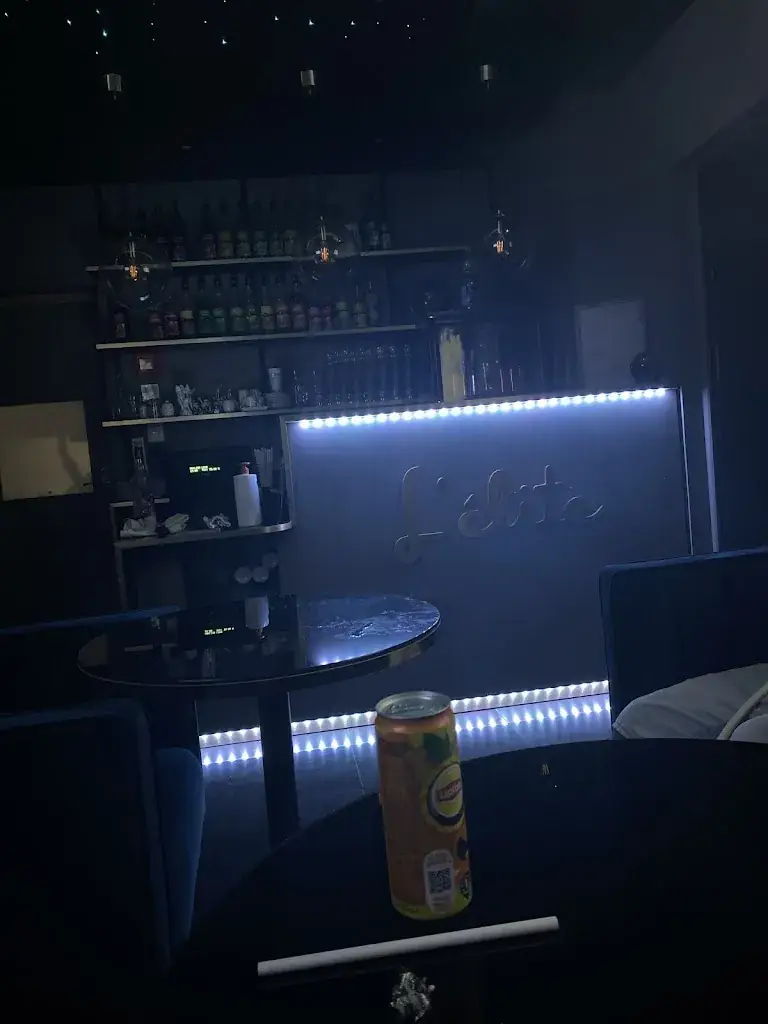 Leila Zikri_L'Élite Lounge_Pré-Saint-Gervais_review