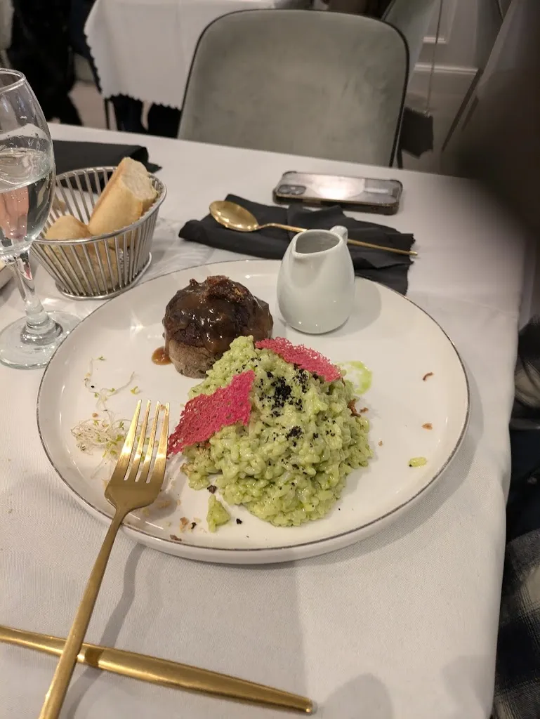 Joëlle IYNEDJIAN_Le Carré_Pavillons-sous-Bois_review