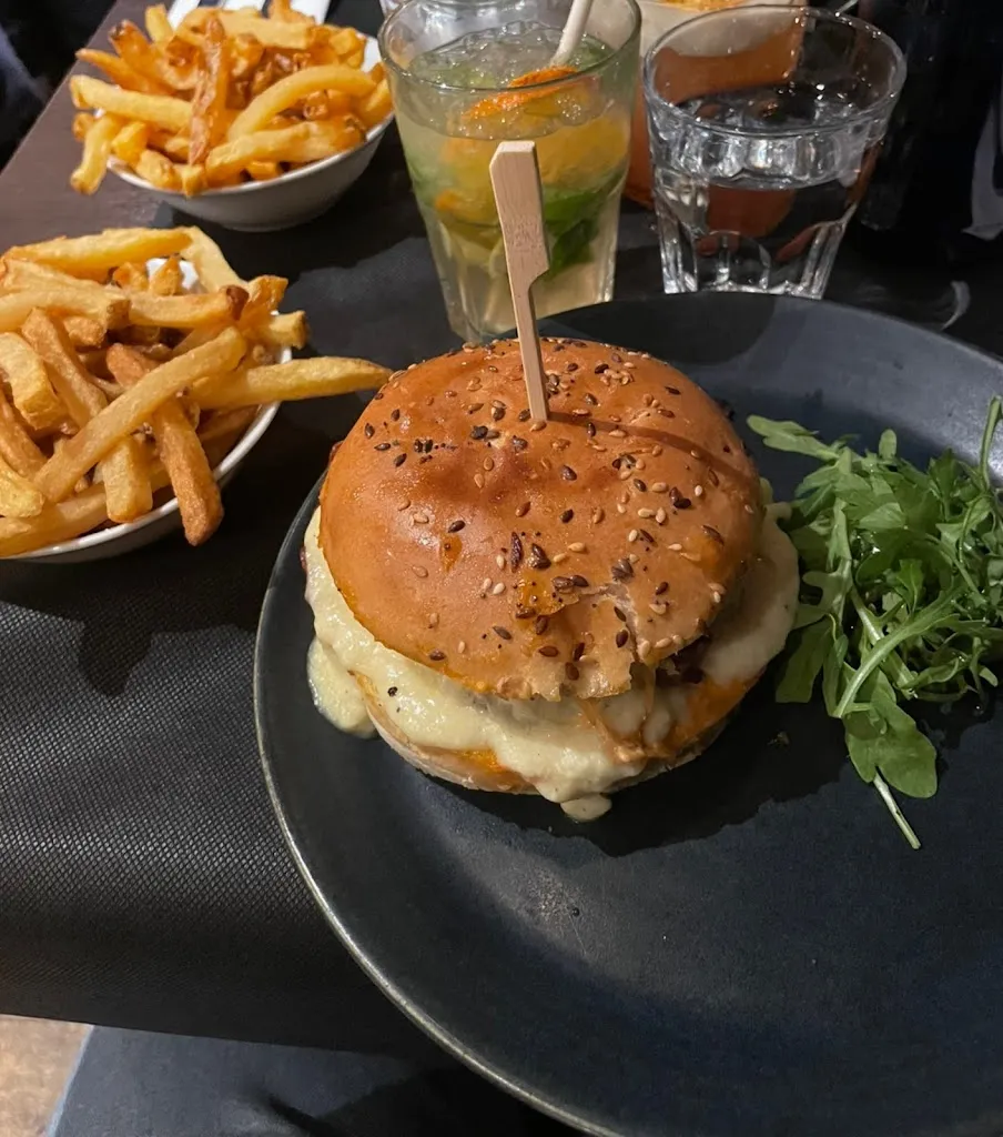 Monica_Le 46_Maisons-Laffitte_review