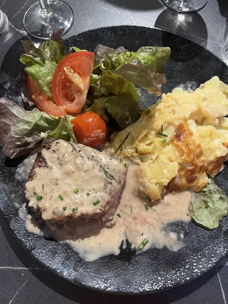 Le Petit Paris Restaurant in Plessis-Trévise