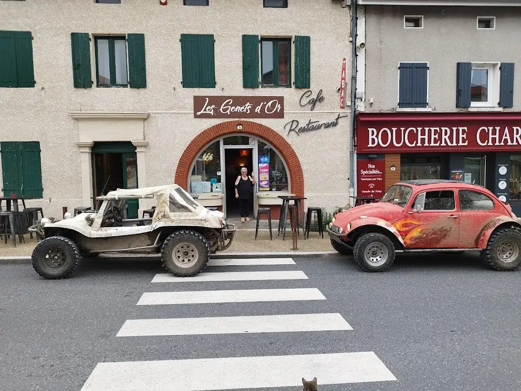 Les Genêts D'or. Bar tabac Restaurant in Saint-Bonnet-le-Froid