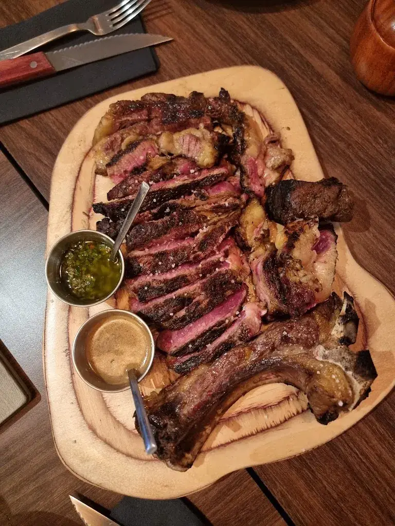 Tarah B._The Cut grill_Chesnay-Rocquencourt_review