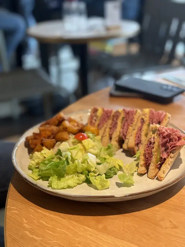 Gelareh Salehi_DS Café Parly 2_Chesnay-Rocquencourt_Bewertung