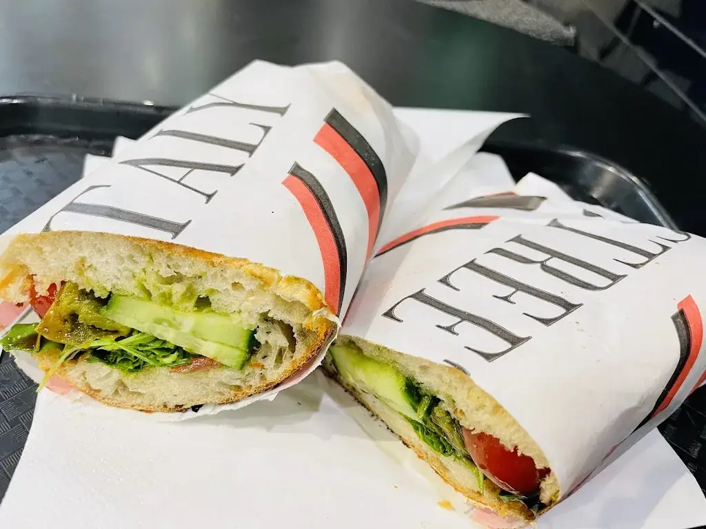 Rebecca Ramdas_Streetaly - BHV Parly 2_Chesnay-Rocquencourt_recensione