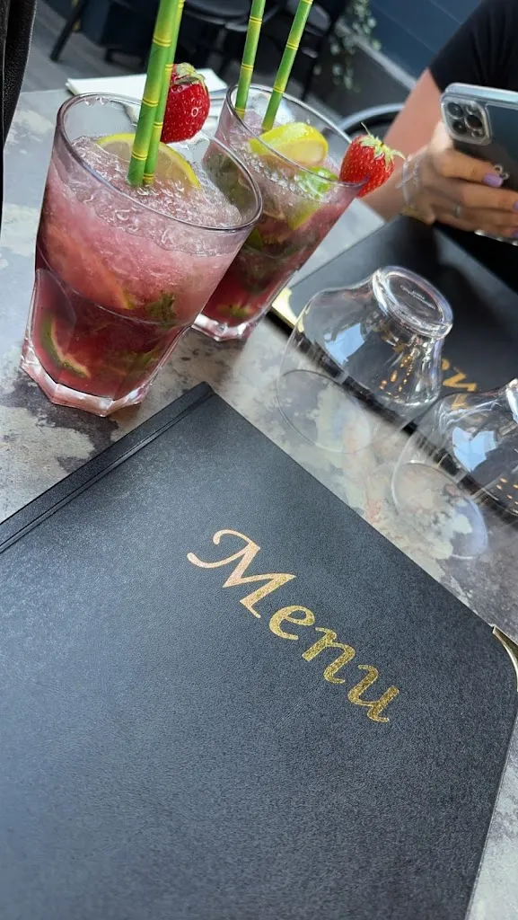 S H_Casa Milana_Limeil-Brévannes_review