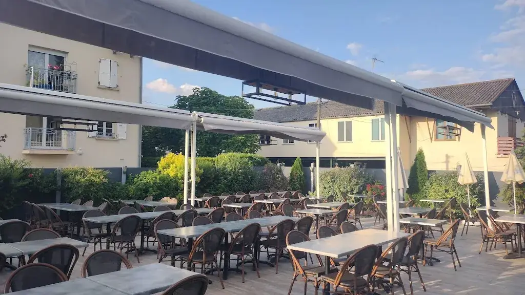 La Villa César Restaurant in Mureaux