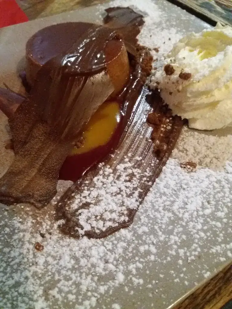 Ace U_L’éclipse bar restaurant_Lilas_review