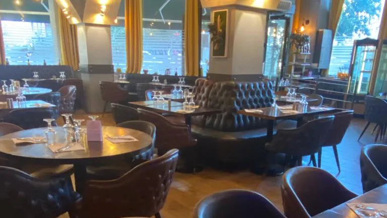 L'Olivier restaurant in Lilas